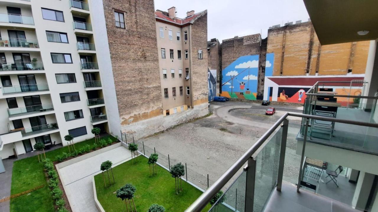 Bpr Space Grey Home With Balcony — Fotók 1