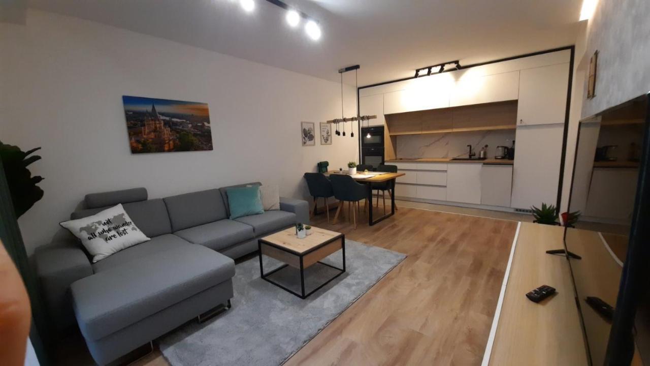 Bpr Space Grey Home With Balcony — Fotók 2